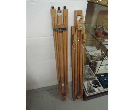 A set of two modern beech wood artist easel one marked Daler Rowney