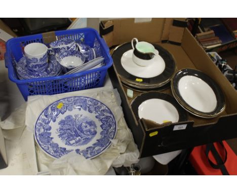 A QUANTITY OF SPODE BLUE & WHITE CHINA TOGETHER WITH A TRAY OF WEDGWOOD
