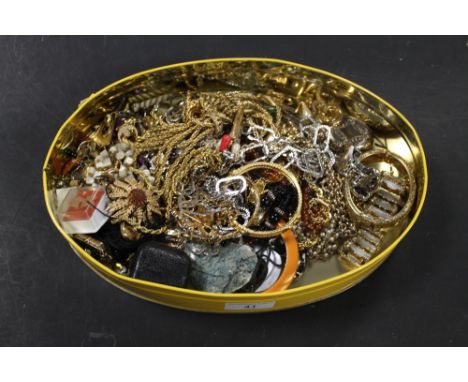 A LARGE QUANTITY OF MIXED JEWELLERY, TO INCLUDE CHRISTIAN DIOR EXAMPLES, ETC