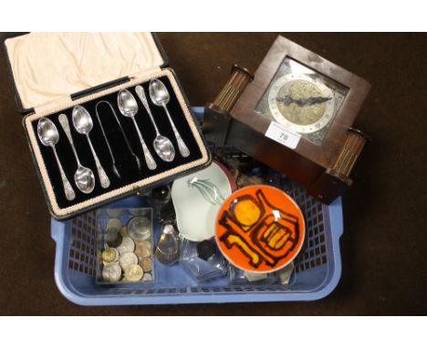 A QUANTITY OF COLLECTABLES TO INCLUDE SCENT BOTTLES, A POOLE DISH, COINS, CORKSCREWS, CASED SILVER PLATED TEASPOONS + SUGAR N
