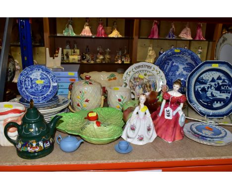 A GROUP OF ASSORTED CERAMICS, comprising a Chinese octagonal blue and white plate warmer, diameter 23cm (small hairline crack