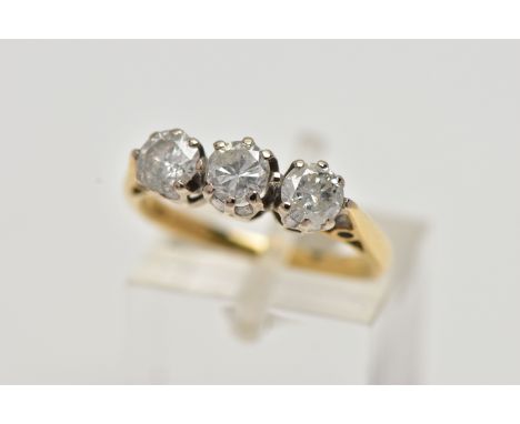 AN 18CT GOLD THREE STONE DIAMOND RING, set with three round brilliant cut diamonds, each in a six claw white metal setting, e