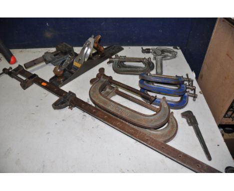 A BOX OF VINTAGE TOOLS to include five Record g-clamps three No4, two No8 and two unbranded No 4, Record sash clamp, Nippy vi