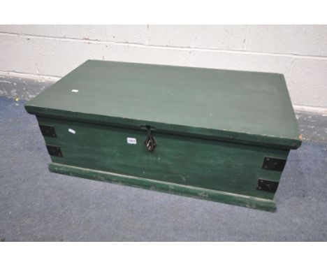 A GREEN PAINTED TOOL CHEST, with a single tray, width 91cm x depth 49cm x height 33cm