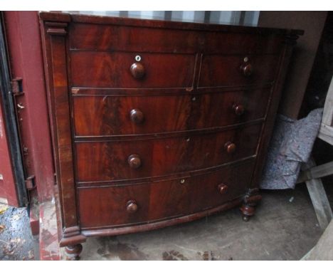 A Victorian mahogany bow fronted chest of drawers, 123.5h x 123.5w 