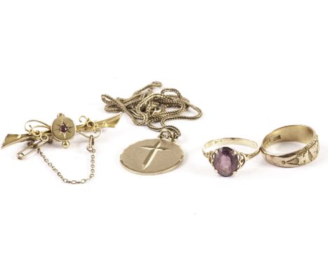 Four items of 9ct gold and yellow metal jewellery, including a bar brooch, a Mizpah ring, an amethyst ring and a 9ct gold pen