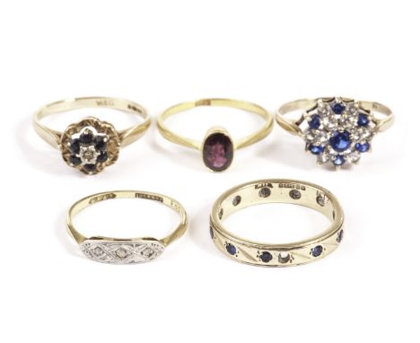 Five gold and gem set rings, including an Art Deco example, an amethyst single stone, two cluster style rings and an eternity