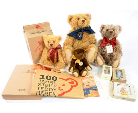FOUR STEIFF TEDDY BEARS, A BOXED STEIFF MINIATURE BEAR, ETC