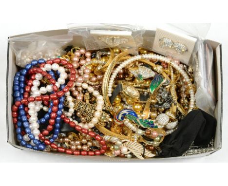 MISCELLANEOUS DESIGNER COSTUME JEWELLERY AND FRESHWATER PEARLS, ETC++LIGHT WEAR CONSISTENT WITH AGE 