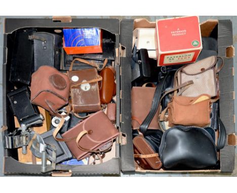 VINTAGE PHOTOGRAPHY. MISCELLANEOUS CAMERAS, LENSES AND FILM ACCESSORIES 