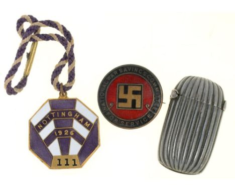 A VICTORIAN REEDED SILVER VESTA CASE, 4.2CM H, BIRMINGHAM 1892, A WWI BRASS AND ENAMEL SWASTIKA BADGE INSCRIBED NATIONAL WAR 