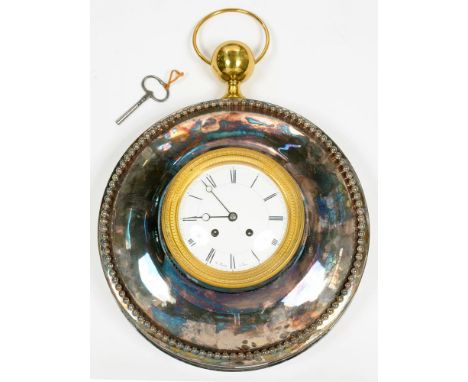 A FRENCH EPNS WALL CLOCK WITH ENAMEL DIAL AND ORMOLU CAVETTO, BRASS FINIAL AND SUSPENSION RING, 30CM D