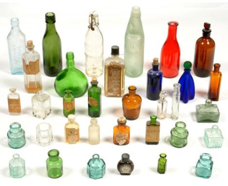 MISCELLANEOUS 19TH C AND OTHER VINTAGE GLASS BOTTLES, PRINCIPALLY MEDICINE BOTTLES