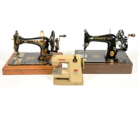 A SINGER 99 LOCKSTITCH WITH INSTRUCTION BOOKLET, TOOLS, ETC AND A SINGER 1900'S SERIAL 967123 HAND CRANK 'VINTAGE' MACHINE AN