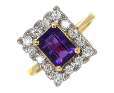 AN AMETHYST AND DIAMOND CLUSTER RING IN 18CT GOLD, BIRMINGHAM 2000, 6G, SIZE N++IN GOOD CONDITION