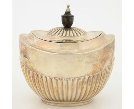 A VICTORIAN SILVER TEA CADDY, 11.5 CM H, LONDON 1899, 6OZS 8DWTS++TARNISHED