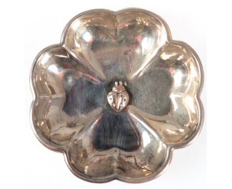 Chopard-Ringschale, 925er Sterlingsilber, signiert, in Form eines Kleeblattes mit mittigem Marienkäfer, 33 g, Dm. 6,3 cm