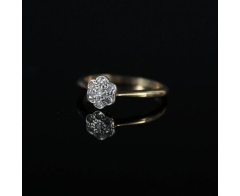 An 18ct platinum set diamond daisy ring, size K 1/2