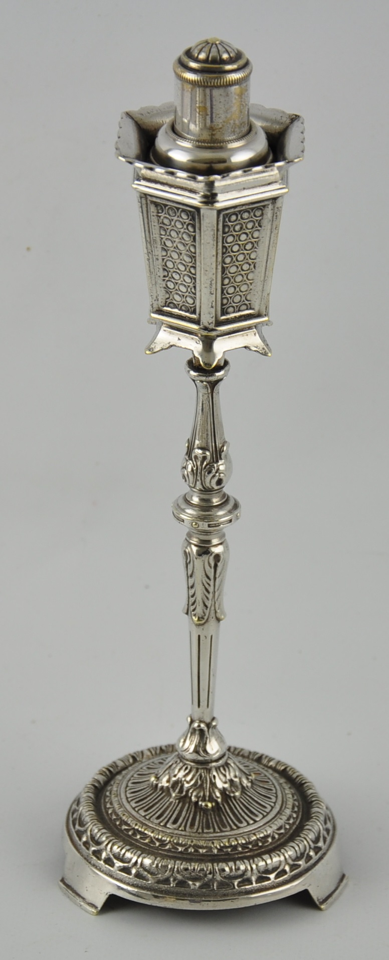 A Victorian style street lamp table lighter