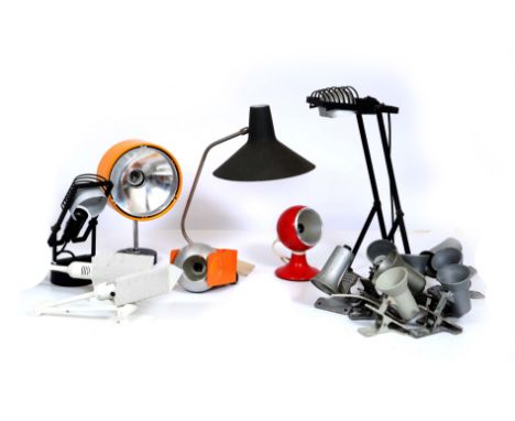 A GROUP OF VARIOUS VINTAGE ELECTRIC DESK, TABLE AND WALL LAMPS in a variety of designs (15)
