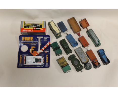 A BOX OF VINTAGE DIE CAST TOY CARS TO INCLUDE DINKY EXAMPLES