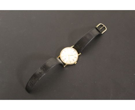 A VINTAGE 9 CARAT GOLD ROTARY 21 JEWEL AUTOMATIC DATE WRISTWATCH