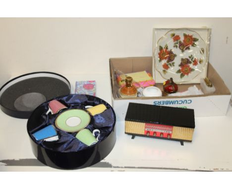 A BOXED ROYAL WORCESTER HARLEQUIN COFFEE SET TOGETHER WITH A SMALL TRAY OF COLLECTABLES TO INCLUDE WADE WHIMSIES, NOVELTY MUS