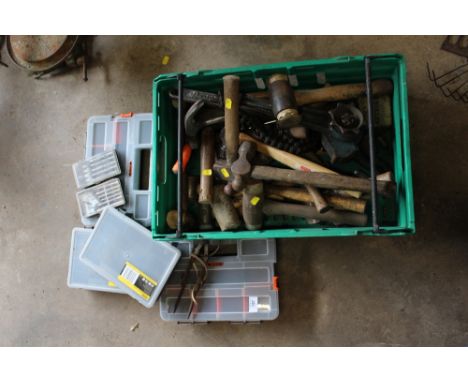 A TRAY OF HAMMERS ETC PLUS QUANTITY OF EMPTY TOOL COMPARTMENT BOXES