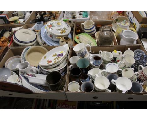 FOUR TRAYS OF ASSORTED CERAMICS TO INCLUDE ROYAL WORCESTER EVESHAM, WEDGWOOD ETC 