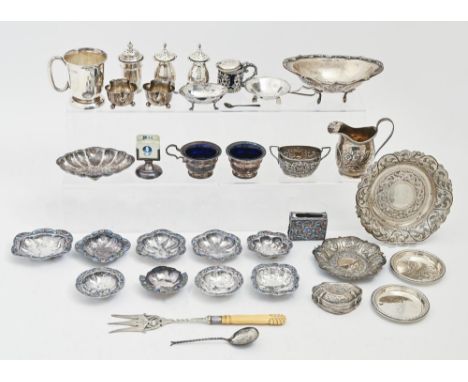 Miscellaneous English and Continental silver articles, late 18th-20th c, to include a cartouche shaped snuff box, christening