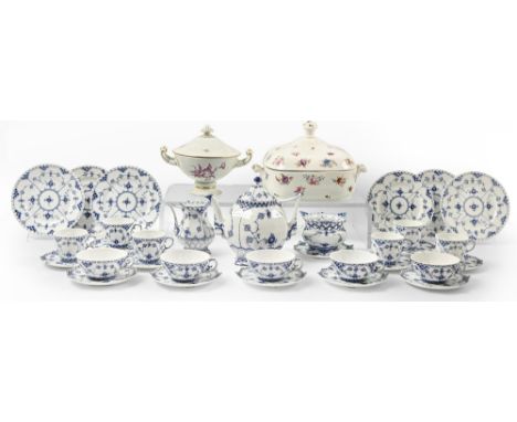 A Royal Copenhagen fluted blue and white Musselmalet pattern tea service, 1955-c.1960, teapot and cover 19cm h, printed and p