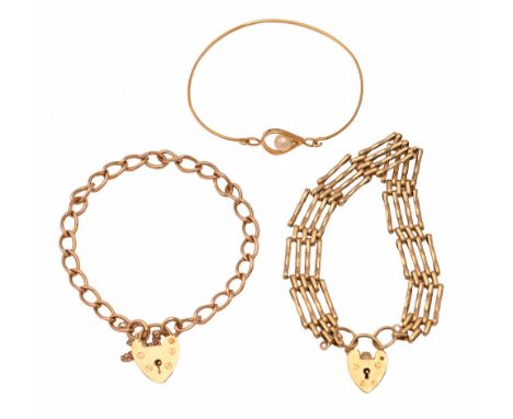 A 9ct gold gate bracelet and padlock, 18cm l, another and a gold wire bangle, with cultured pearl fastener, 26.3g (3)  Good c