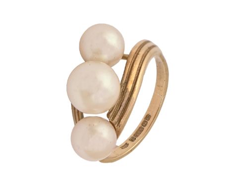 A cultured pearl ring, in 9ct gold, Birmingham 1991, 3.9g, size J  Good condition