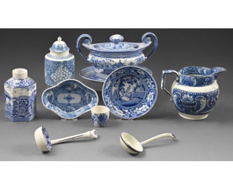 Miscellaneous blue and white transfer printed tea and dinner ware, c.1790-1820, to include a&nbsp;stoneware urnular sauce tur