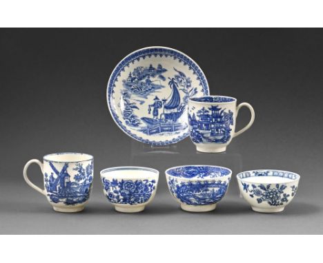 Miscellaneous Worcester blue and white teaware, c.1780, all transfer printed with various patterns, to include three tea bowl