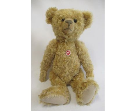 A large Steiff replica bear, 2004 edition, with button eyes, felt pads, chest label, grey metal ear tag, 60cm (Est. plus 21% 