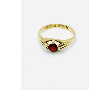 18ct gold and ruby ring, size T, weight 3.7gms. Estimate £120-140.