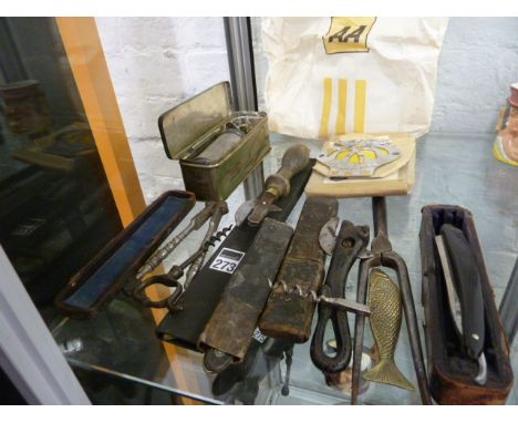Small collection of cut throat razors, tin openers, cork screws & vintage AA badge with packaging, etc. 