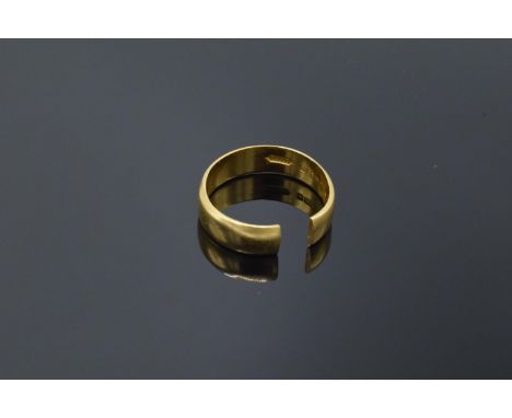 22ct gold hallmarked ring (band has been cut) (4.0 grams) 