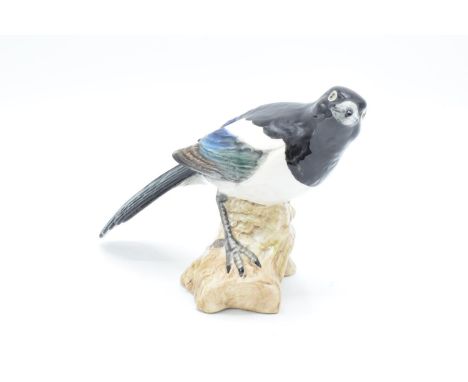 Beswick Magpie 2305. The item is in good condition with no obvious damage or restoration. 13cm tall. 