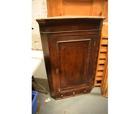 Georgian oak corner cupboard with 3 drawers. A light weight example with age related wear. In good condition. 105 x 76 x 46cm