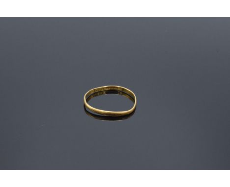 22ct gold ring: hallmarked, 1.0 grams 