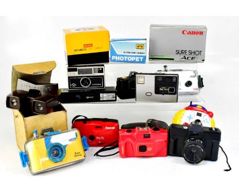 A quantity of vintage and retro cameras, to include Agfa Autostar, Kodak Instamatic 25, Canon SureShot Ace, Praktica, underwa