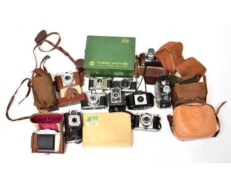 A quantity of vintage cameras and binoculars, to include a Voigtlander Vito B, a Koroll II, a Full-vue Super Ross Ensign, a Q