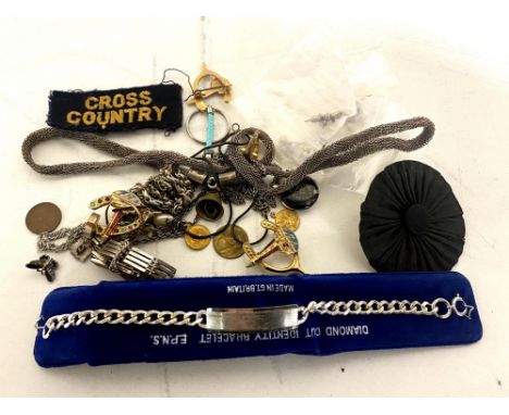 A small quantity of costume jewellery, gate bracelet etc 
