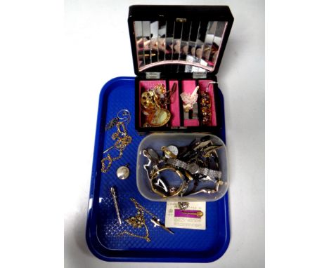 A tray of 20th century oriental trinket box, large quantity of assorted costume jewellery, wristwatches, silver brooch 