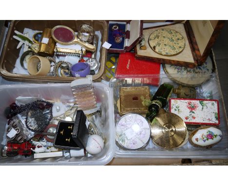 A selection of costume jewellery; trinket ware; bric-a-brac