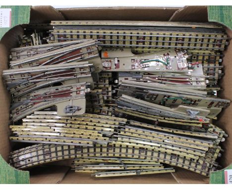 Quantity of Hornby-Dublo 3-rail track, almost all without paint on edges (VG-E) but will benefit by cleaning. Approx quantiti
