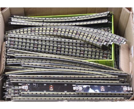Hornby-Dublo 3-rail track, approx. quantities: 50 straights, 50 assorted halves, and 30 assorted quarters, 30 shorts, 12 larg