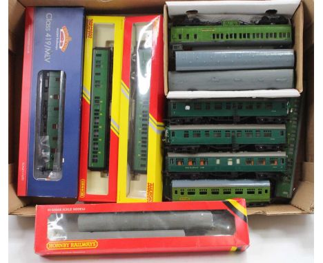 One tray containing a quantity of various Southern Region DMU passenger coaches and kit built items to include Bachmann, Horn